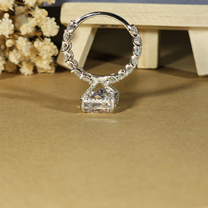 Bague en diamant de culture, coupe radiant, bague de fiançailles en or jaune 14 carats, bague de mariage, bague en diamant 8 carats - Product Image 6