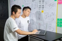Sistema de Video Wall OEM Personalizado para Señalización Digital en Centros Comerciales con Pantalla Táctil y Gráficos de Alta Resolución