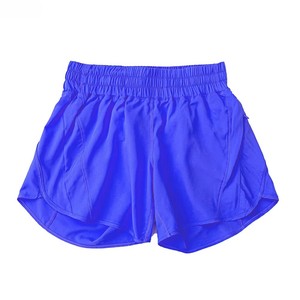 Shorts de sport jaune fluo pour femme, taille élastique, séchage rapide, tissu tricoté avec poches, coupe régulière, taille mi-haute, couleur unie - Product Image 3
