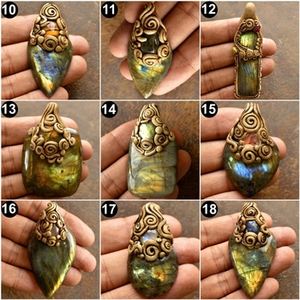 Collier en pierre de labradorite naturelle multicolore en gros avec pendentif en argile polymère à motif numérique - Product Image 4