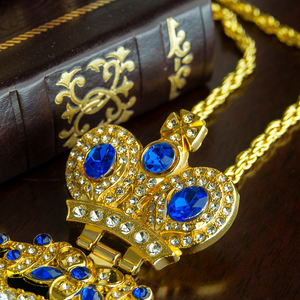 قلادة لرسومات الأب العظيم مخصصة من المنتجات الدينية HT تُعلق على الصدر مطلية بالذهب ولها شكل صورة الميلاد - Product Image 4