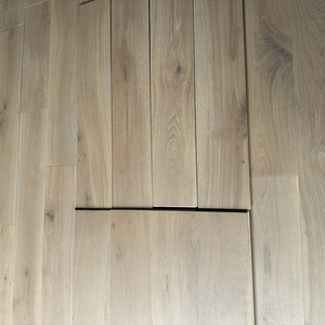 Planche de parquet contrecollé en chêne blanc à 2 couches, 5 po x 5/8 po (15/3 mm x 18-71 po), avec joint mâle et femelle, couleur gris chaud, qualité supérieure - Product Image 5