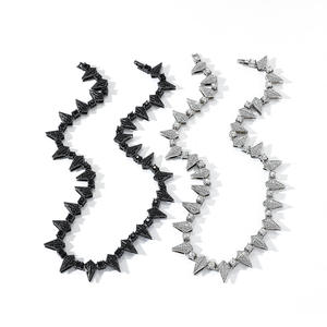 Collar de Moissanita S925 con Baño de Rodio Negro, Diseño Piramidal, Estilo Punk Unisex, Cadena de Corte Triangular - Product Image 5