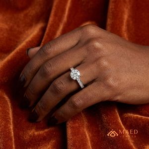Anillo Solitario con Piedra Lateral Tallada en Moissanita, Chapado en Oro y Plata, Joyería de Lujo para Mujer, Regalo de Compromiso, Boda o Aniversario - Product Image 5