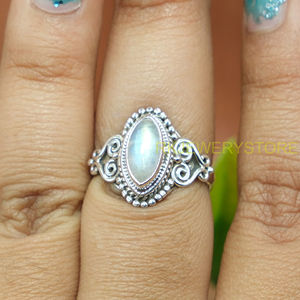 Bague Statement Vintage Faite à la Main en Argent Sterling 925 avec Pierre de Lune Arc-en-ciel Naturelle et Cabochon en Pierre Blanche pour Femme - Product Image 2