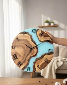 Horloge murale en bois et résine époxy faite à la main, écologique, design rivière moderne, silencieuse - Décoration murale personnalisable pour la maison - Product Image 1