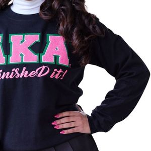 Sudadera Negra Unisex AKA Phinished It con Cuello Redondo, Gráfico de Letras en Chenilla, Algodón Premium, Elegante y Cómoda - Product Image 4