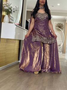 Presentamos un nuevo conjunto de alta calidad con bordado de lentejuelas, top, pantalón palazzo y dupatta, completamente cosido y listo para usar. - Product Image 2