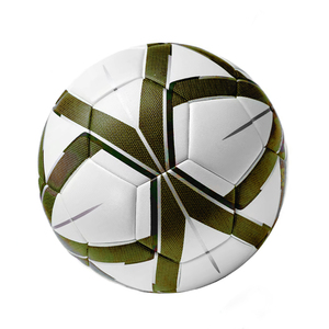 Ballon de football thermocollé classique de haute qualité, haute rétention d'air, taille et poids officiels, logo personnalisé pour les matchs de club et l'entraînement - Product Image 2