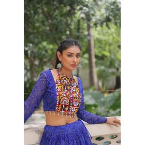 Navratri Special Mujer Lehenga Choli con Gota Patti Lace Work Set - Product Image 3