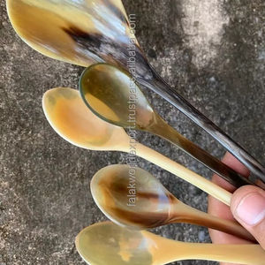Cuillères de service en corne de buffle faites à la main de meilleure qualité, couverts au design sculpté pour la vaisselle de Falak World Export - Product Image 1