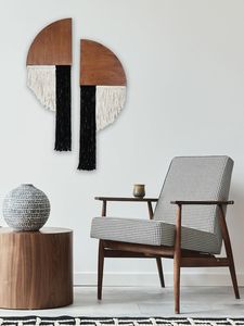 Décoration murale bohème en bois fait main avec franges en tons terreux naturels, art mural ovale en macramé - Product Image 2