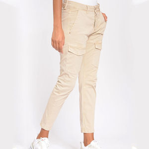 Pantalones Cargo Beige para Mujer, Cintura Media, Estilo Utilitario, Largo al Tobillo, Corte Regular, Cierre de Botones, Bolsillos - Product Image 2