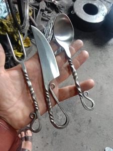 Ensemble de couverts vikings professionnels en acier à haute teneur en carbone forgé à la main, ustensiles de cuisine médiévaux - Product Image 3