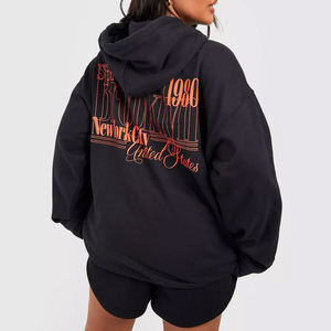 Survêtements personnalisés pour femmes, grammage lourd 500 GSM 350 GSM, en molleton polyester/coton, avec broderie, comprenant un sweat à capuche oversize et un short - Product Image 4
