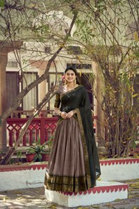 Vente en gros Lehenga Choli Kanjivaram traditionnel et moderne en polycoton avec broderie Zari lourde pour l'hiver, les fêtes de Diwali et les mariages indiens - Product Image 6