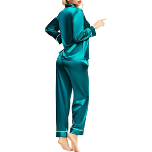 Conjunto de Pijama de Satén Verde Esmeralda para Mujer, Manga Larga, Cierre de Botones, Elegante Ropa de Dormir 100% Seda, Cuello Camisero - Product Image 3