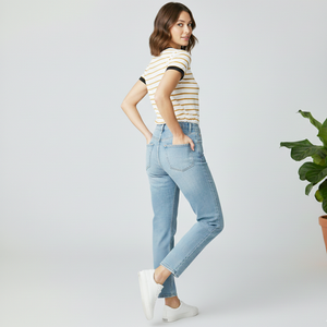 Camiseta de Mujer Blanca con Estampado a Rayas Color Mostaza, Estilo Pullover de Alta Calidad, Precio al por Mayor con OEM - Product Image 2