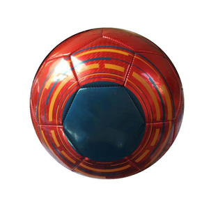 Ballon de football promotionnel d'usine en PVC/PU, logo et couleur personnalisés, pour entraînement, taille personnalisée, vente en gros, design classique - Product Image 2