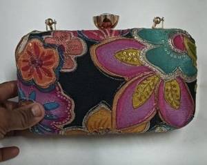 Elegant Metal Clutch <b>Handbag</b> with Chain Strap Crystal Embellishments <b>Pearl</b> Details for Evening Party Fashion - Product Image 2