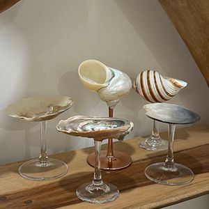 Verre décoratif vietnamien à accents coquillages pour la mise en vaisselle, l'aménagement intérieur et les présentations sur le thème de la plage - Product Image 4