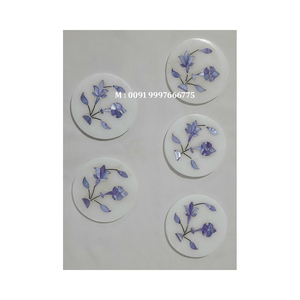 Atractivo espejo redondo de mármol blanco con incrustaciones de nácar dorado, diseño floral hecho a mano, utilizado como espejo de maquillaje. - Product Image 4