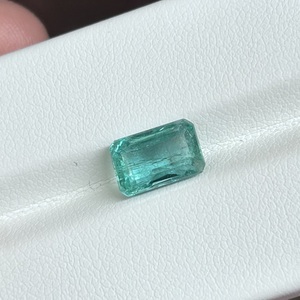 Émeraude naturelle de qualité supérieure du Zambie, 2,30 carats, vert intense, pierre facettée non montée pour la fabrication de bijoux - Product Image 4