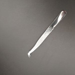 Pinzas Profesionales de Precisión para Pestañas con Punta Suave, Acabado de Lujo, Acero Inoxidable, Herramienta de Belleza Premium de Pakistán - Product Image 1