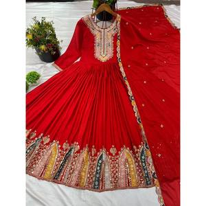 Vestido de Diseñador Hecho a Mano con Dupatta, Hermosa Silueta en A con Cintura Imperio para Fiestas - Product Image 3