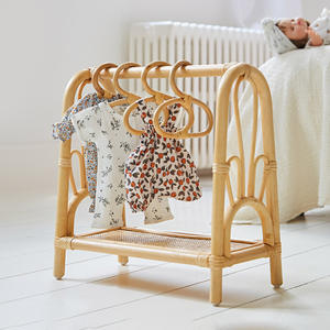 Exhibidores de ropa para muñecas, lindos percheros de ratán, colgador de ropa para muñecas, decoración para cuarto de niños - Product Image 5