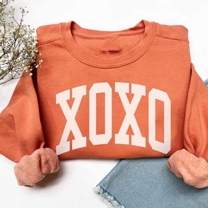 XOXO Custom <b>Mock</b> <b>Neck</b> Crew <b>Neck</b> Sweatshirt Women Men Ladies Unisex Leopard Print Polka Dot College University Wear - Product Image 5