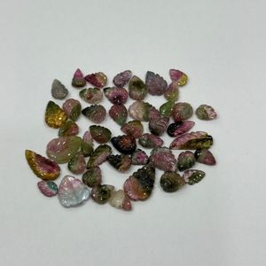 Magnifique tourmaline pastèque naturelle, sculptée à la main en forme de feuille florale, bicolore, taille libre, qualité AAA, provenance Madagascar, pierre précieuse en vrac. - Product Image 1