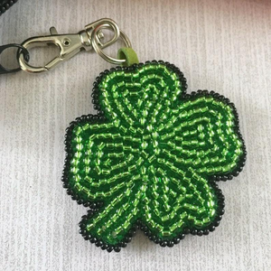 Nouvel Arrivage : Porte-clés mousqueton personnalisé avec broderie tissée et accessoires de sac en perles de rocaille, breloques classiques en verre écologiques faites à la main - Product Image 1