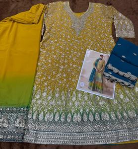 Colección de Bordados y Lentejuelas en Tela Georgette Heavy Fox para Trajes de Boda - Product Image 6