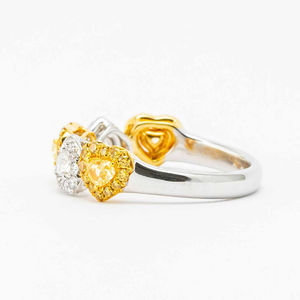 Anillo de Mujer con Diamantes Cultivados en Laboratorio, Corte Corazón, 0.72CT, Oro Blanco de 14K, Color Amarillo Fantasía VS+, Engaste Pavé, Certificado IGI - Product Image 3