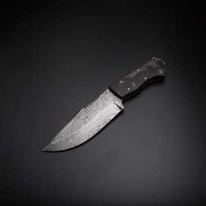 Cuchillo de caza de acero de Damasco con punta de gota, mango de madera y filo dentado, herramienta de supervivencia para exteriores - Product Image 1