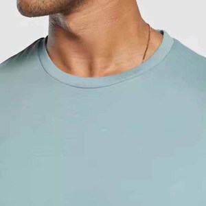 T-shirt vierge personnalisable avec logo, col rond, basique, coupe classique, manches courtes, 100% coton, respirant, séchage rapide, tissu doux - Product Image 4