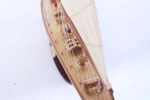 Modèle de bateau à voile en bois fait main - Maquette de yacht de course classique de classe J, décoration pour la maison ou le bureau, Shamrock - Product Image 2