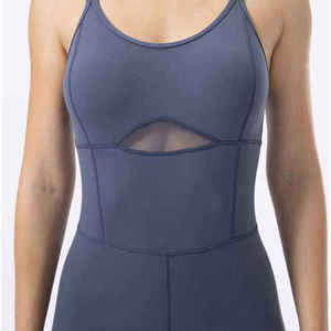 Ensemble de sport confortable pour femme grande taille : soutien-gorge de yoga extensible et legging (haut et bas) avec maintien moyen pour usage quotidien actif - Product Image 1