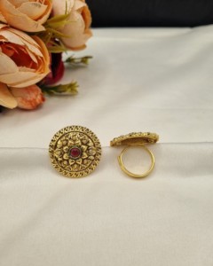 Bague ethnique florale sculptée et embossée, grande, ronde, cloutée, faite à la main, bijoux de mariée, tenue festive ethnique traditionnelle, vente en gros - Product Image 3
