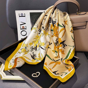 Accessoires élégants en soie douce de tissu léger de foulards carrés imprimés personnalisés idéaux pour les commandes en gros - Product Image 4