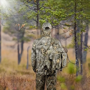 Dépassez vos limites avec des chemises de performance pour hommes conçues pour les entraînements intenses, la course à pied et les activités énergiques. - Product Image 4