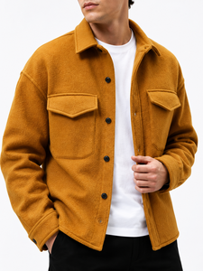 Chaqueta tipo shacket de forro polar color mostaza para hombre, sobrecamisa informal de invierno, chaqueta de forro polar suave y cepillado, ropa exterior premium para hombre. - Product Image 1