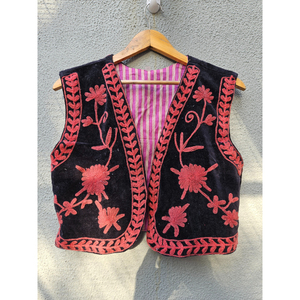 Chaqueta Suzani Floral Bordada e Impresa a Mano, Kimono de Terciopelo Indio, Estilo Boho Corto, Regalo de Otoño/Invierno para Ella - Product Image 1