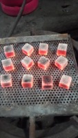 Produit indonésien : charbon de bois organique supérieur fabriqué à partir de coquilles de noix de coco pour la shisha et le narguilé.