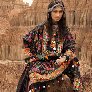 Nouvelles arrivées : robe afghane Kuchi pour femmes, élégante, à volants en dentelle, appliqués brodés, coupe ajustée, manches longues. - Product Image 5