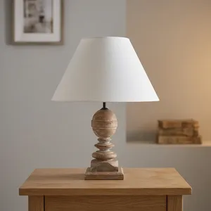 Lampe de table en bois rustique Borealis avec base tournée sculptée et abat-jour en lin blanc pour la chambre à coucher, le salon, la table de chevet, décoration - Product Image 2
