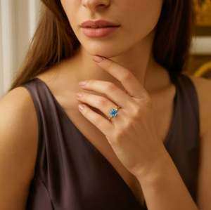 Anillo de Compromiso de Lujo con Moissanita Corte Princesa en Plata de Ley 925 con Engaste de Puntas Bañado en Oro para Boda y Fiesta - Product Image 4