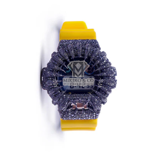 Montre de sport de luxe pour homme personnalisée OEM, sertie de moissanite violet foncé, avec couronne à pointes, lunette entièrement sertie de diamants, double affichage et bracelet en caoutchouc jaune - Product Image 2
