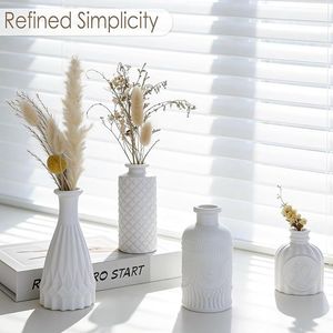 Set di 12 Vasi in Vetro Opaco Bianco, Piccoli Centrotavola Minimalisti per Matrimoni, Decorazioni per Tavoli e Davanzali - Product Image 4